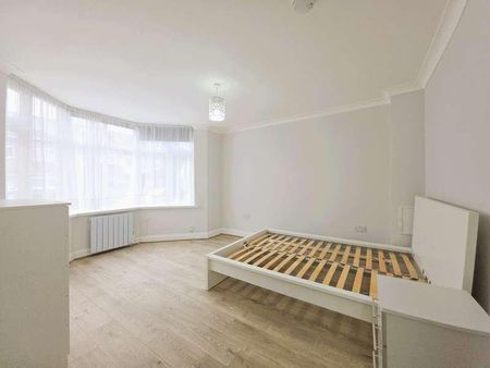 Court Way, Acton, W3 - Photo 4