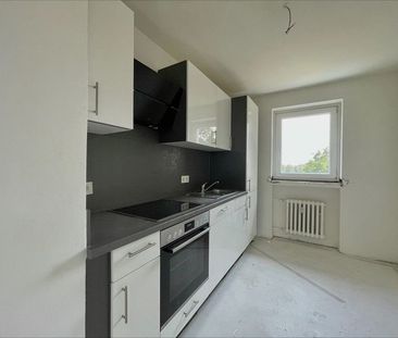 Großzügige 3-Zi.-Wohnung mit Balkon und Einbauküche! - Photo 1