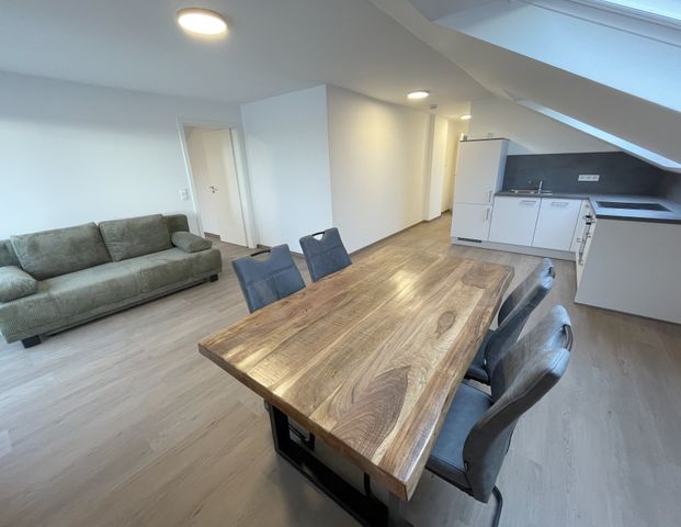 Bonn-Beuel: Schicke, möblierte Dachgeschosswohnung – sofort einziehen und wohlfühlen! - Foto 1