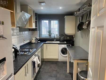 Nuthatch Road, CALNE - Photo 4