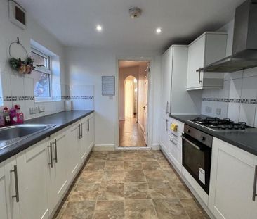 3 bedroom terraced house to rent - Photo 5