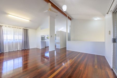 FRESHLY RENOVATED WITH SPACE TO SPARE - YOUR BEAK STREET BEAUTY AWAITS! - Photo 2