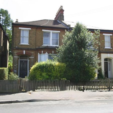 2 Bed Maisonette, Grant Road, CR0 - Photo 4