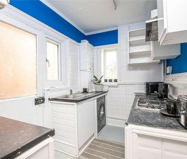 Earls Hall Avenue, Earls Hall Estate, Essex, SS2 - Photo 5