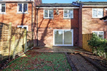 3 bedroom terraced house to rent - Photo 2