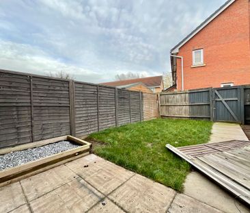 2 bedroom Mid Terraced House to let - Photo 5