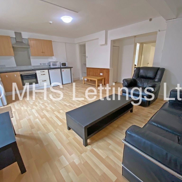 Lower Flat, 133 Hyde Park Road, Leeds, LS6 1AJ - Photo 1