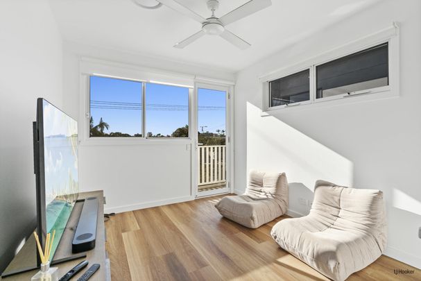 MODERN THREE BEDROOM PLUS STUDY TWO LEVEL HOME - Photo 1