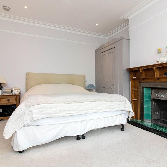 4 bedroom terraced house to rent - Photo 1