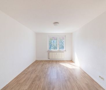 Große 3 Zimmer-Wohnung in beliebter Wohnlage mit Balkon in Merseburg - Photo 2