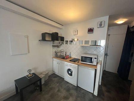Paris 8 - Rue de Ponthieu - Studio à louer meublé - Photo 2