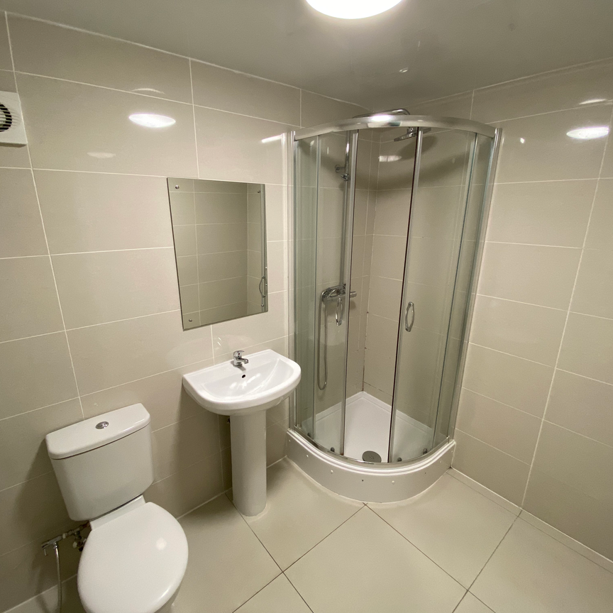 Flat 14, Samara Plaza, Room 2, LS2 9DU, Leeds - Photo 1