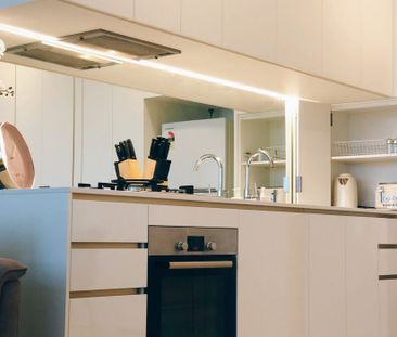 Modern stylish 1 bedroom 1 bathroom apartment situated in West End. - Photo 2