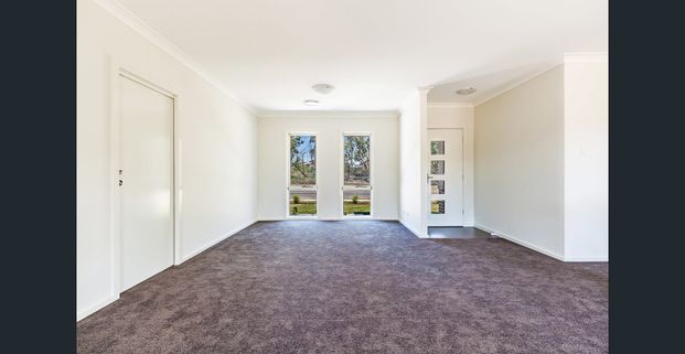 Modern family home in great location - Photo 1