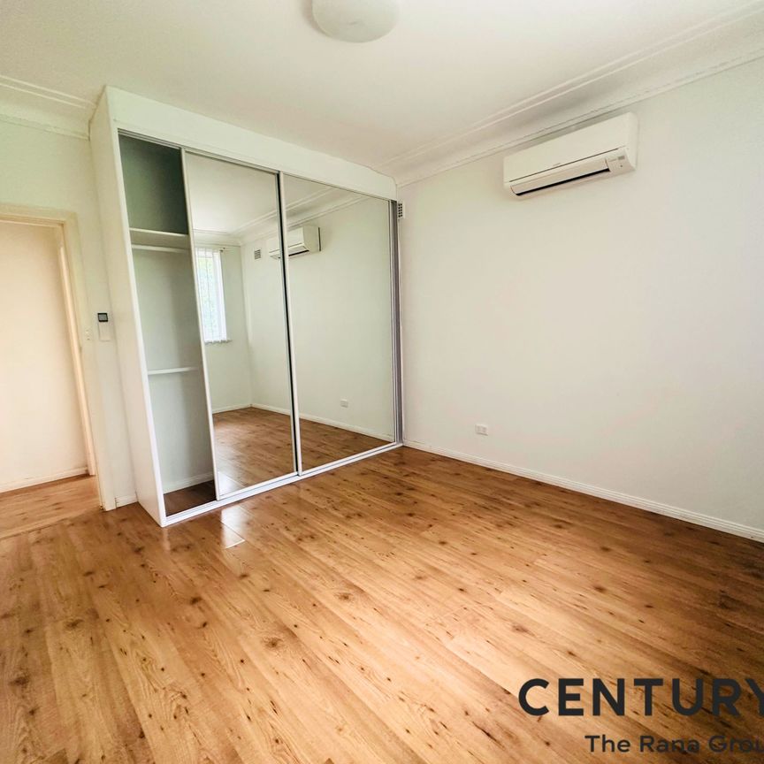 Spacious 3-Bedroom Home – Gas & Water Included! Close to Seven Hills Station! - Photo 1