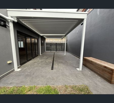 2/11 Winfield Road, Balwyn North, Vic 3104 - Photo 2