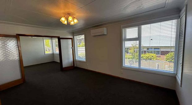 Beautiful in Belleknowes! - Photo 1