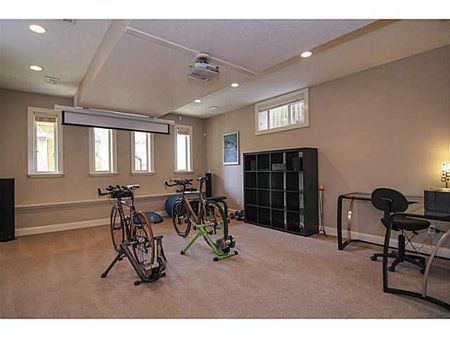 2135 32 Ave SW - Photo 2