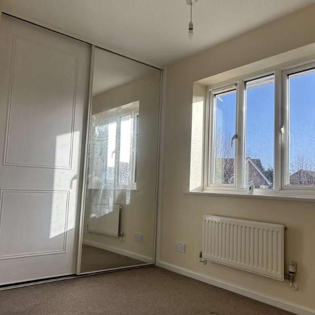 Plantagenet Way, SP8 - Photo 1