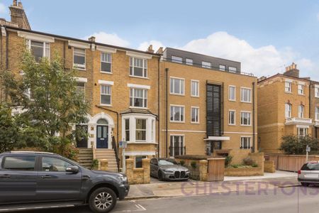 3 bedroom flat in Blackheath - Photo 5