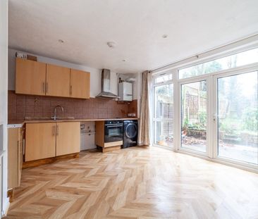 Room in a Shared House, Cortis Road, SW15 - Photo 6