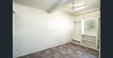 South Townsville Simplicity! - Photo 2