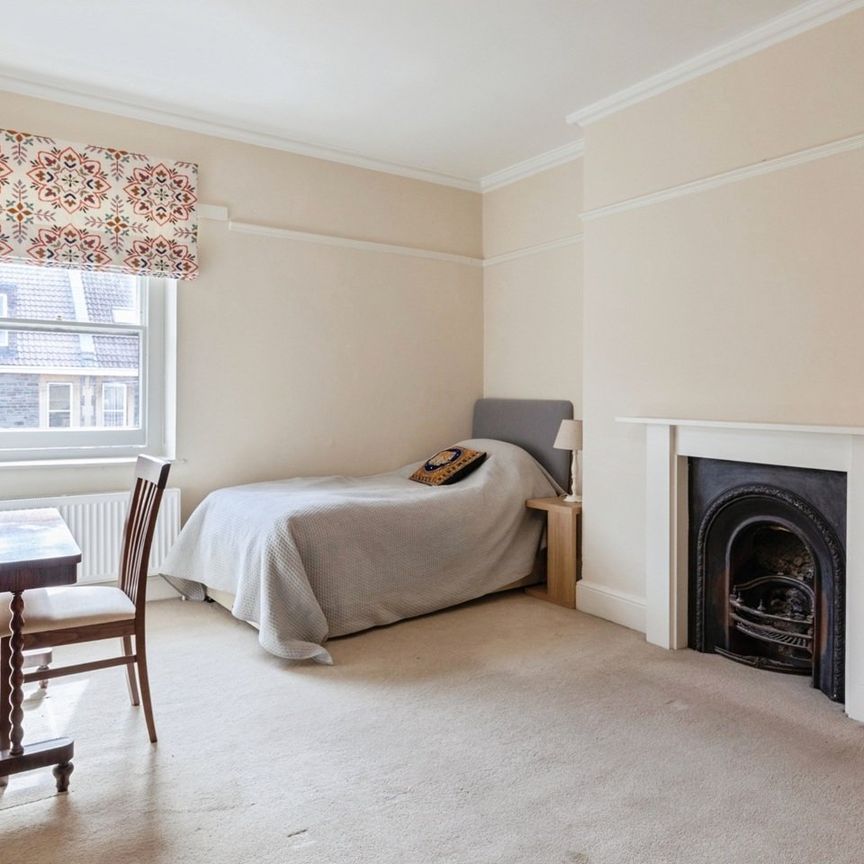 5 Bed Terraced House, Cotham Vale, BS6 - Photo 1