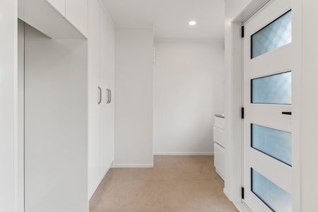 Spacious Fully Renovated Unit - Photo 2