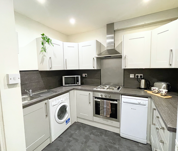 Flat 1, 396 KIRKSTALL ROAD Leeds - LS4 2HQ - Photo 4