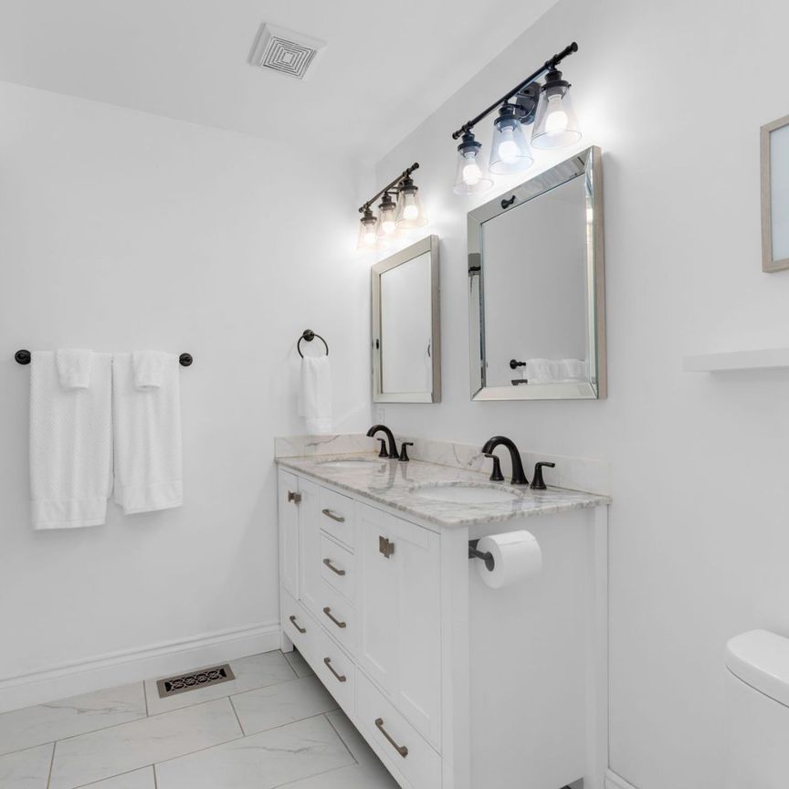 For Lease - 3211 Oak Street, Innisfil, Ontario - Photo 1