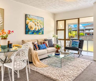 Charming two bedroom unit - Photo 3