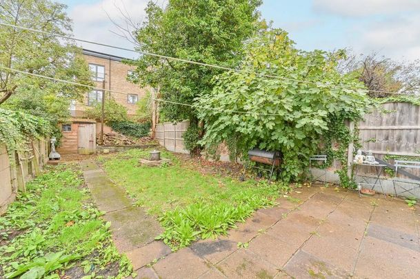 4 bedroom terraced house to rent - Photo 1