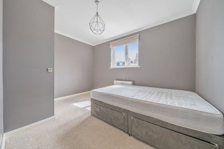 3 bedroom end of terrace house to rent - Photo 3