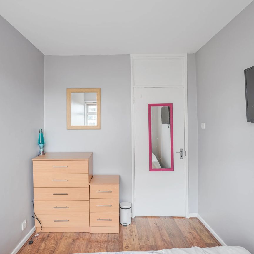 Wick Road – Room 4 - Photo 1