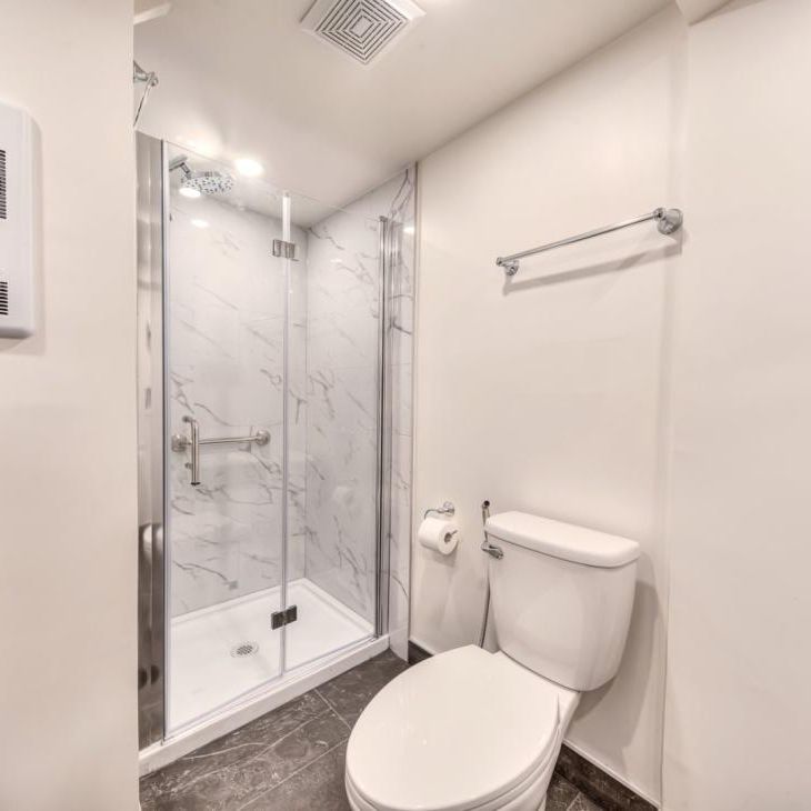 Maison de plain-pied à louer - Laval (Chomedey) (Place Renaud) - Photo 1