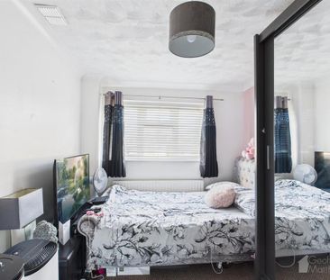 2 bedroom end of terrace house to rent - Photo 2