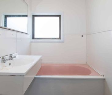 Spacious with lovely views - Photo 5