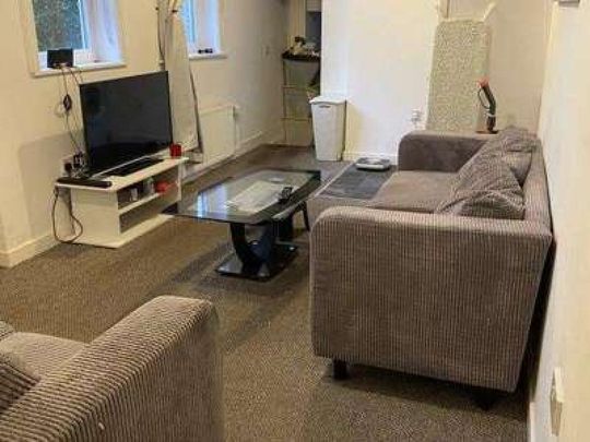 1 bedroom in a house share to rent - Photo 1