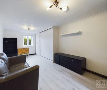 Studio to rent - Photo 1