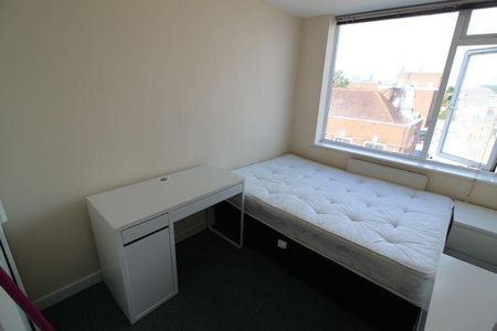 3 bedroom apartment to rent - Photo 5