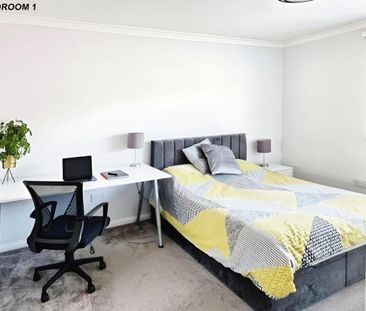 4 bedroom semi-detached house to rent - Photo 3