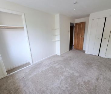 Claydon Road, Woking, Surrey, GU21 - Photo 4