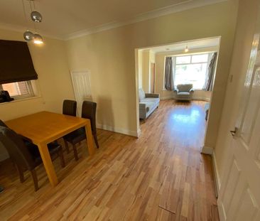 Newly refurbished double en-suite room in LN6 - Photo 4