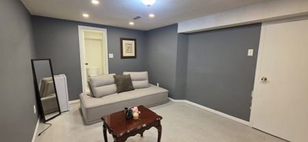 For Lease - 168 Observatory Lane, Richmond Hill, Ontario - Photo 2