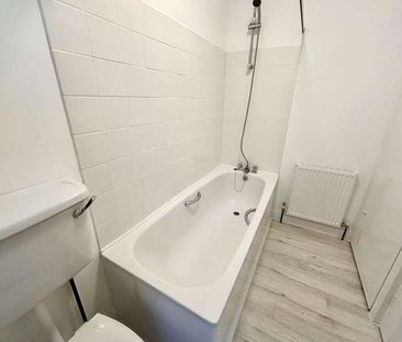 Glebe Road, Egham, TW20 - Photo 4