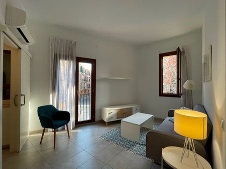 Apartamento cómodamente amueblado de un dormitorio, ascensor, Casco Antiguo, Palma. - Photo 5