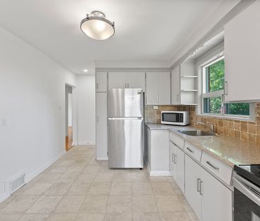 For Lease - 379 Tamarack Circle Unit# MAIN, Oakville, Ontario - Photo 4