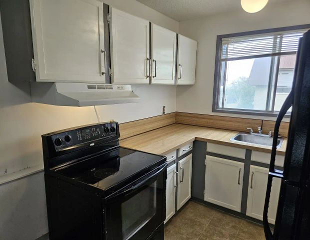 Hunterview Townhouse One month free BEDROOM 3 Bath all Util included ex. power — 3 Bedrooms Townhouse - Photo 1