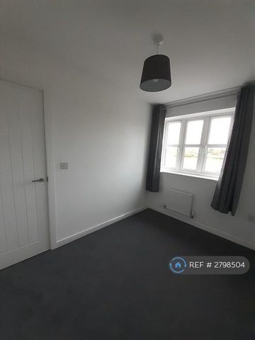 3 bedroom semi-detached house to rent - Photo 4