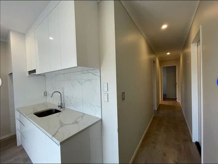 Charming 2BR Unit - Flat Bush, Auckland - Photo 5